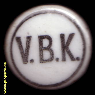 Bügelverschluss aus:  V.B.K. = Vereinigte Brauereien Konschätz? Vereinsbrauerei Karlsberg (Kolberg),  PL, unbekannt, Polen